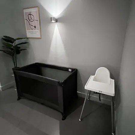 Prime Location With Wifi, Hotelbeds, Parking 3* Oss