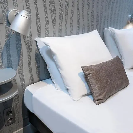 Prime Location With Wifi, Hotelbeds, Parking Guest house 3*
