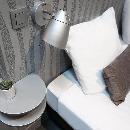 Prime Location With Wifi, Hotelbeds, Parking Guest house Oss