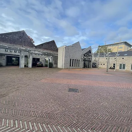 Prime Location With Wifi, Hotelbeds, Parking Гостевой дом