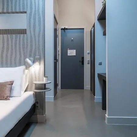 Гостевой дом Prime Location With Wifi, Hotelbeds, Parking