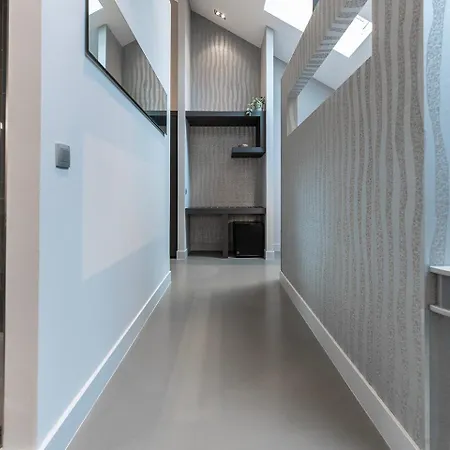 Prime Location With Wifi, Hotelbeds, Parking Гостевой дом Осс