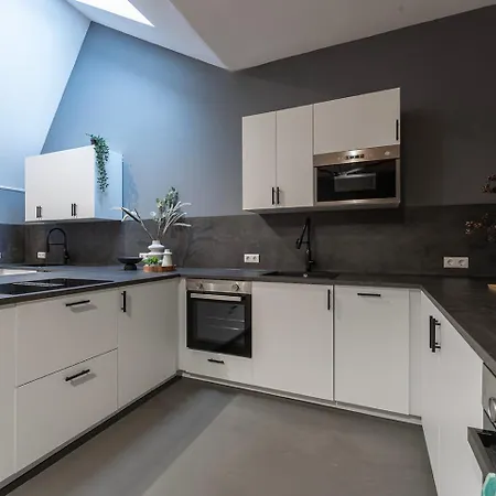 Prime Location With Wifi, Hotelbeds, Parking Гостевой дом 3*